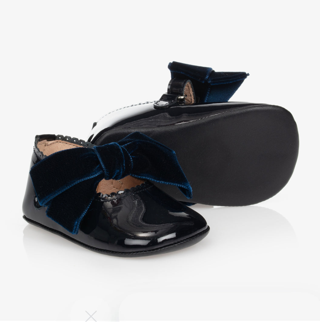 Pretty Originals Baby Girl Navy Patent Pram Shoes with Ribbon